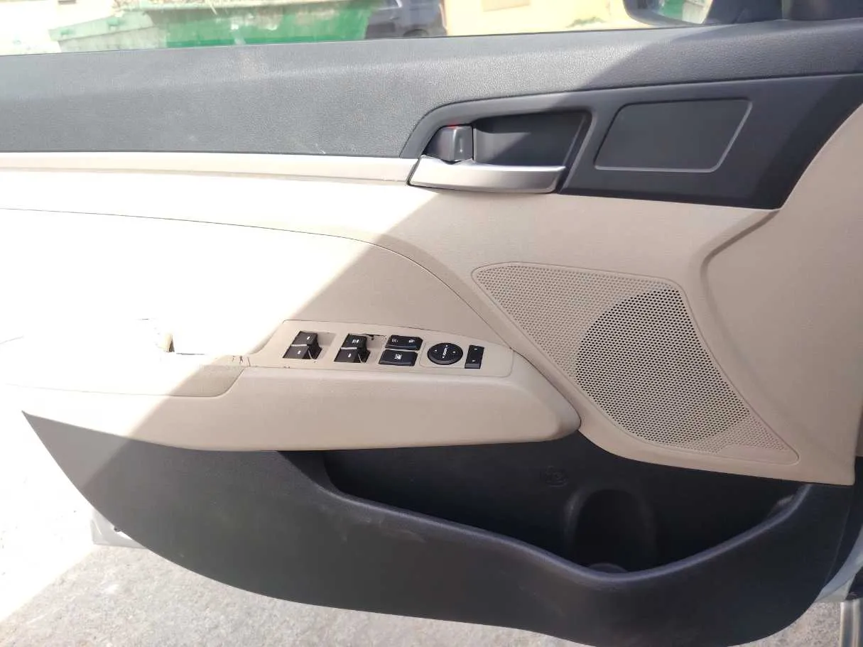 Car image 28