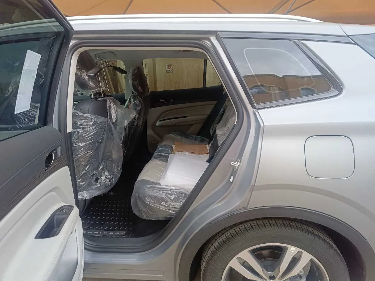 Car image 17