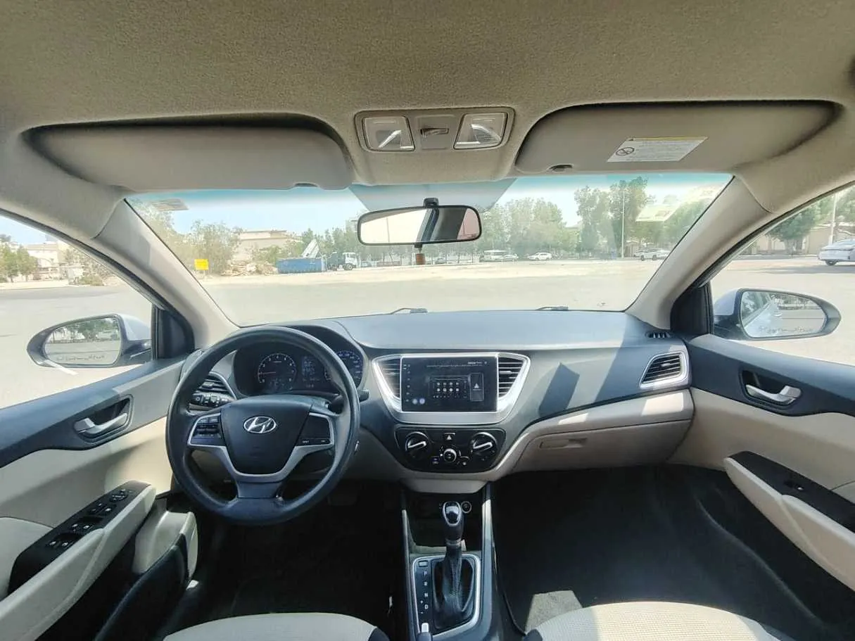 Car image 17