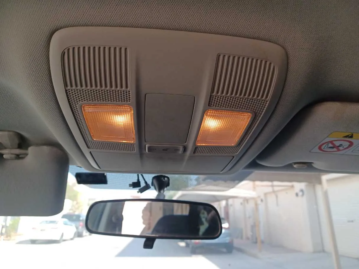 Car image 19