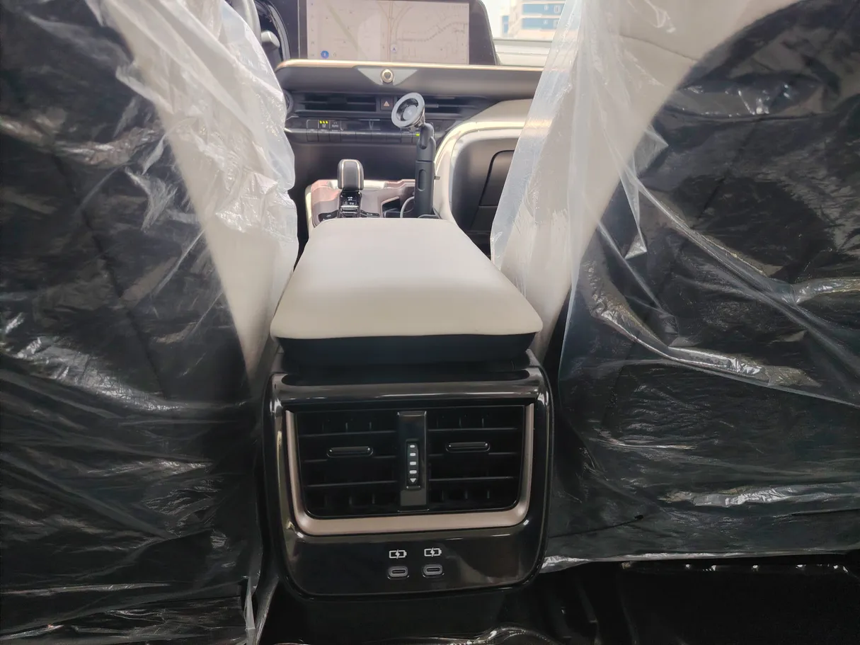 Car image 32