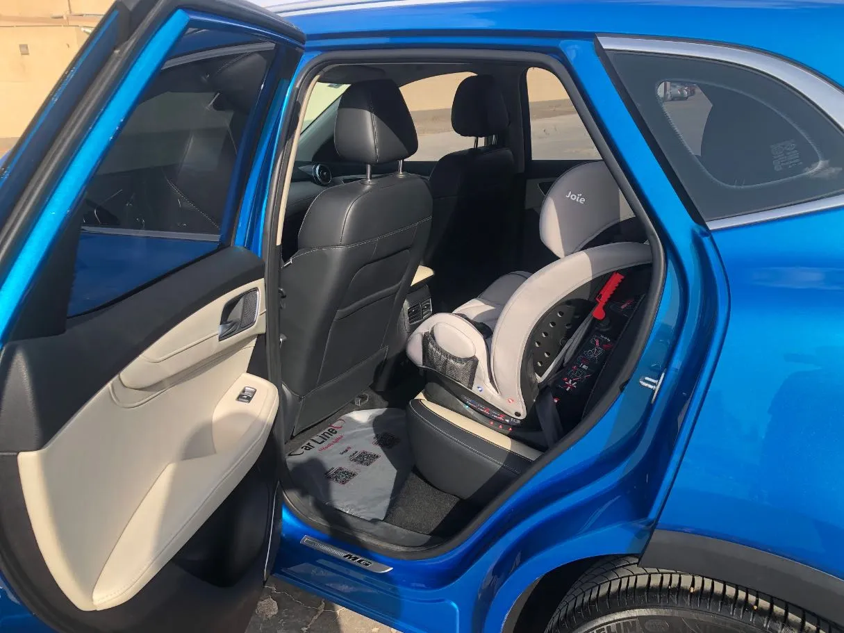 Car image 14