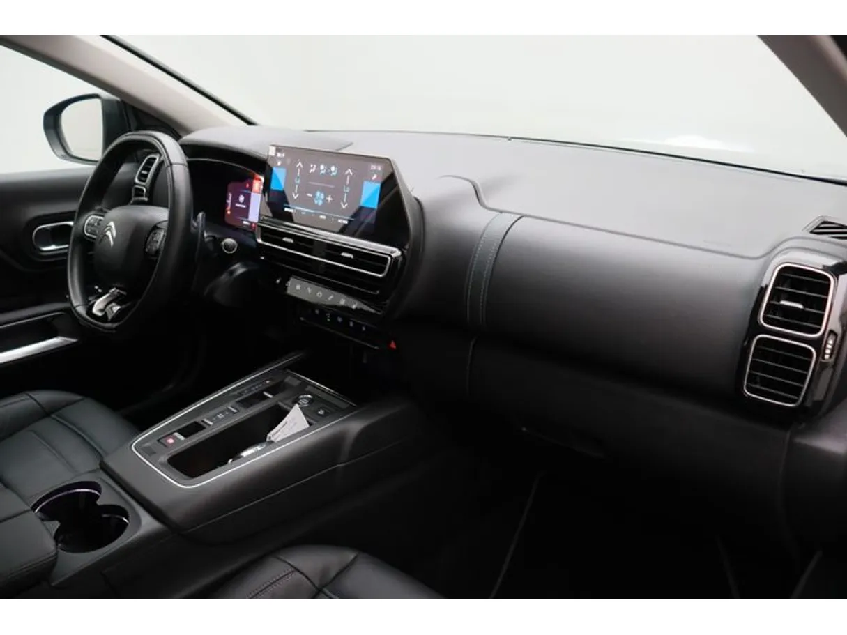 Car image 10