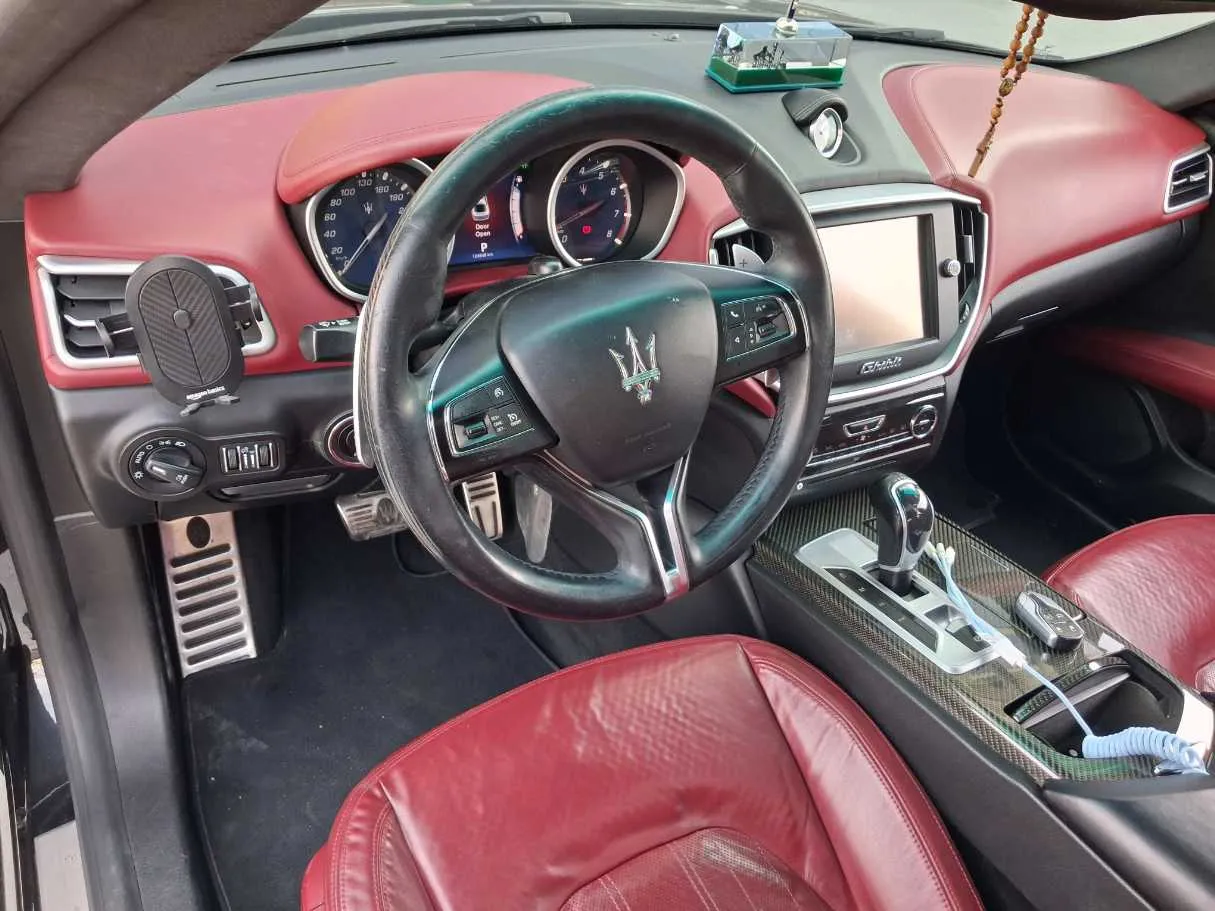 Car image 11