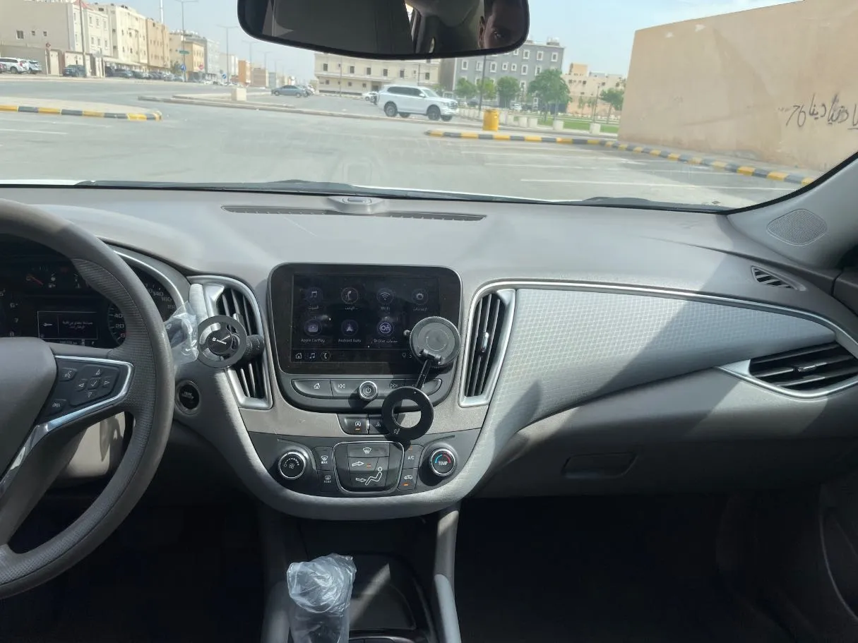 Car image 19