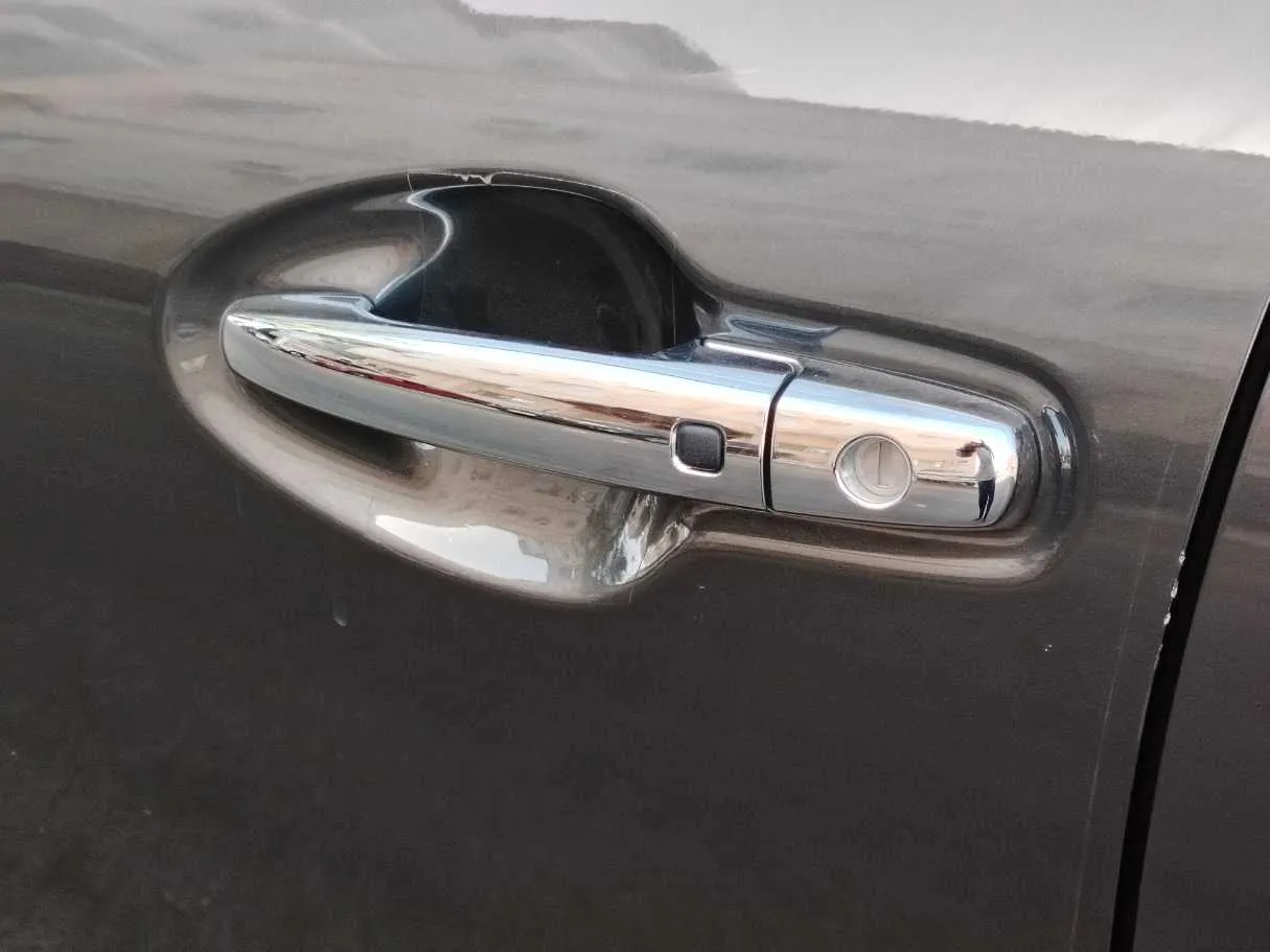 Car image 27