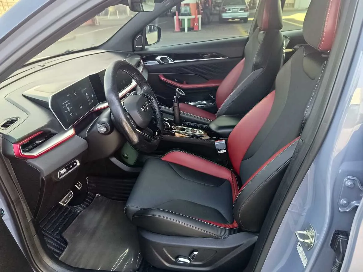 Car image 14