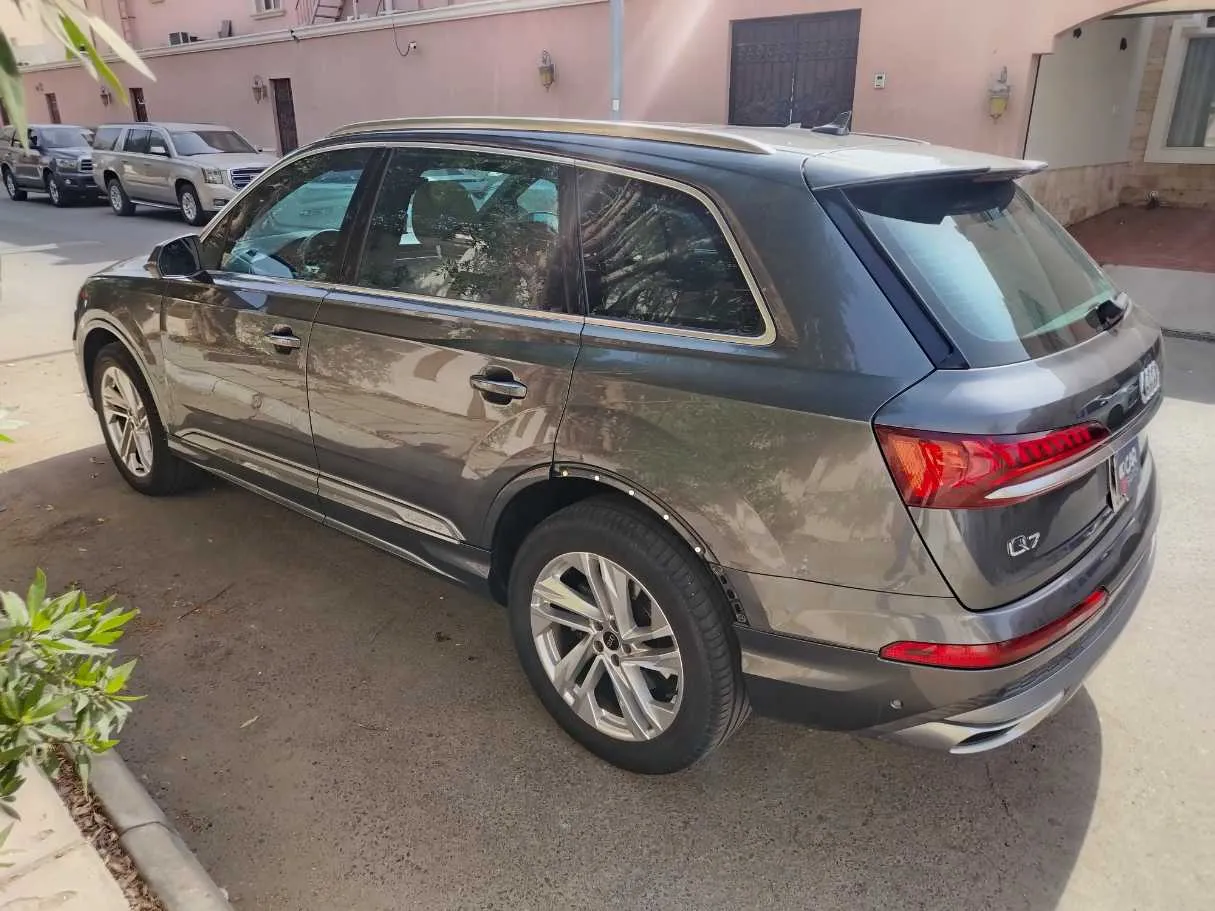Car image 8