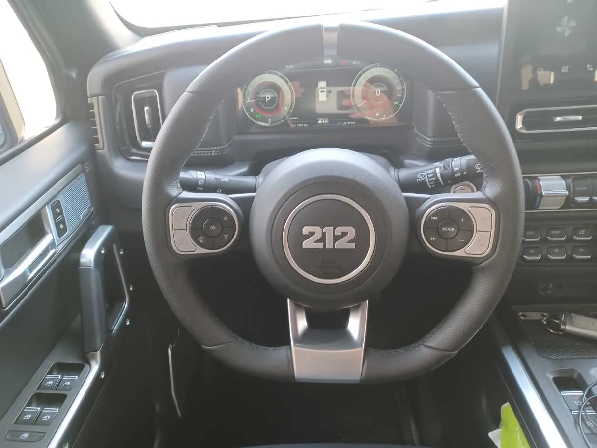 Car image 16