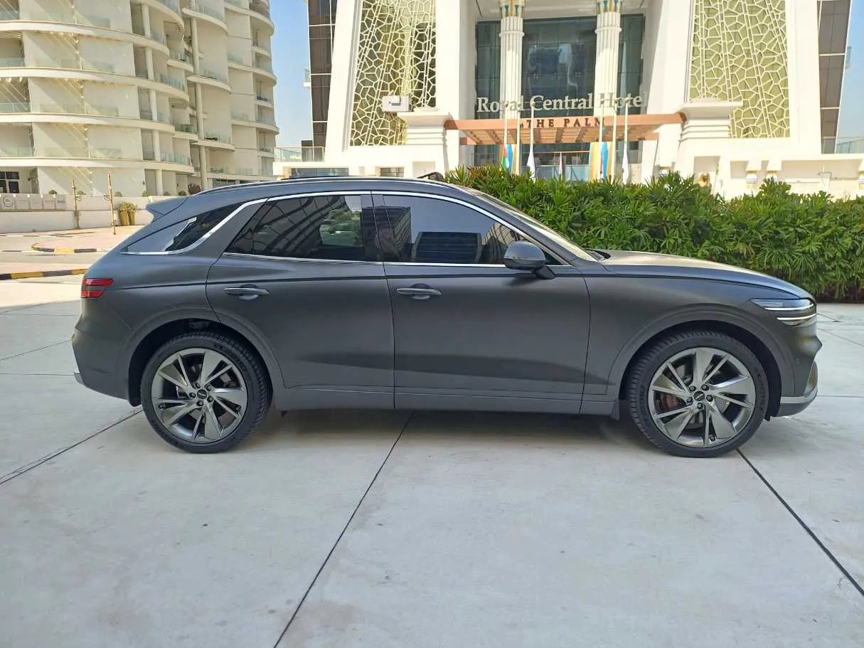 Car image 4