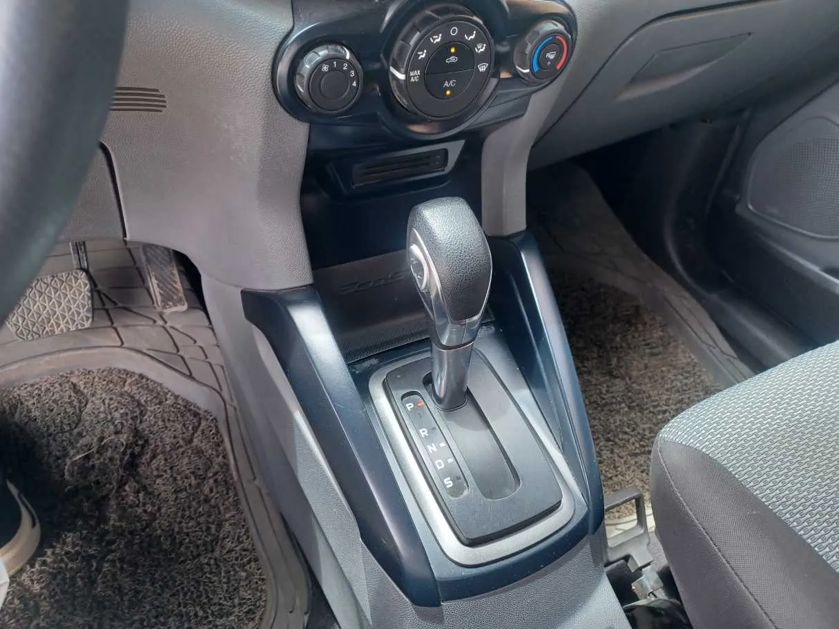 Car image 17