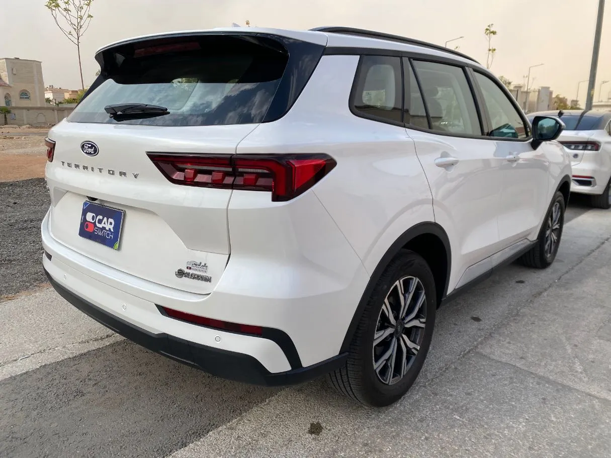 Car image 5