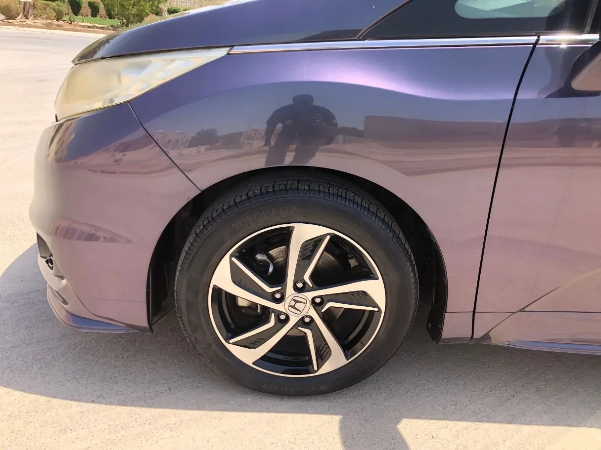 Car image 9