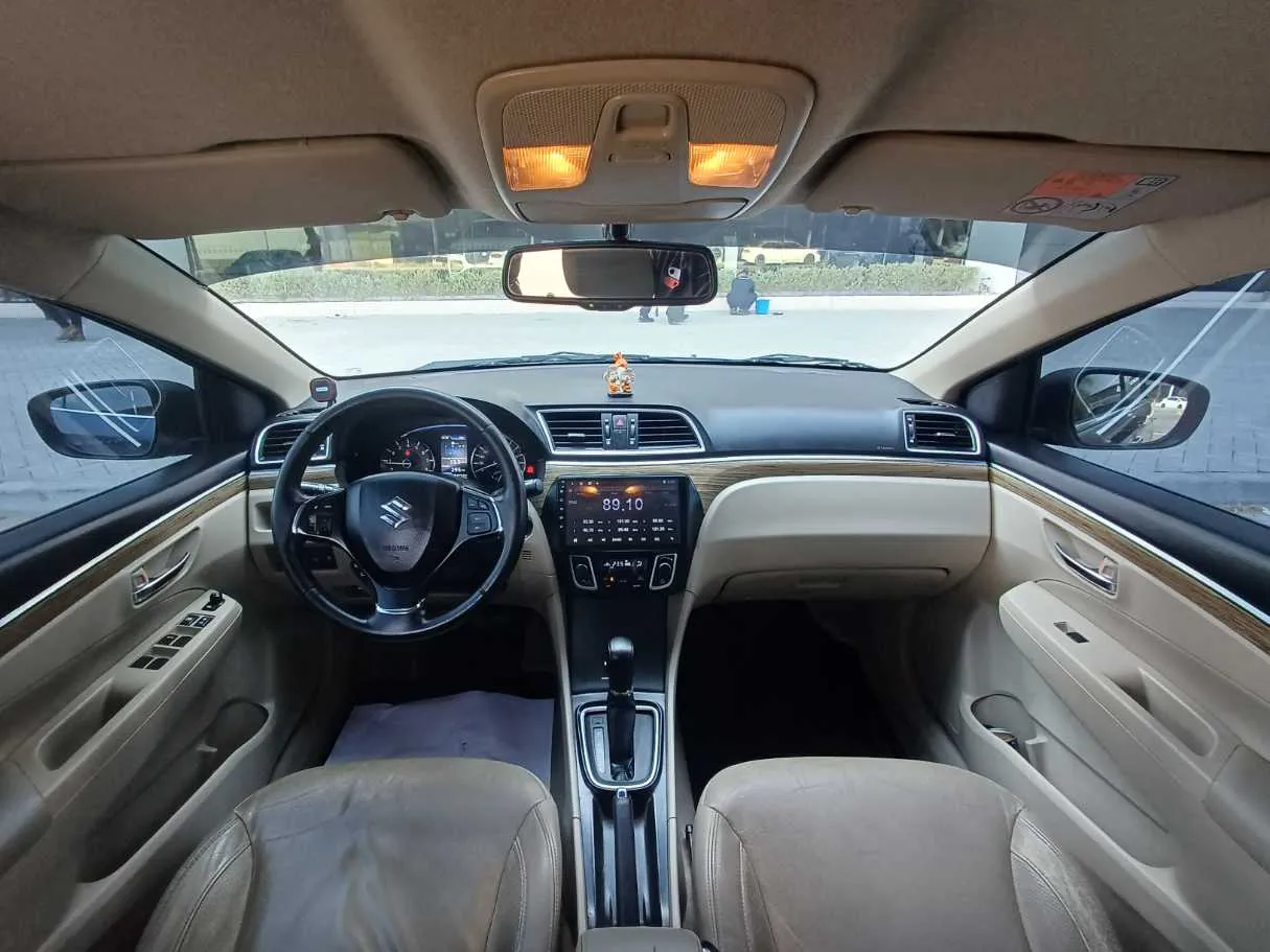 Car image 14
