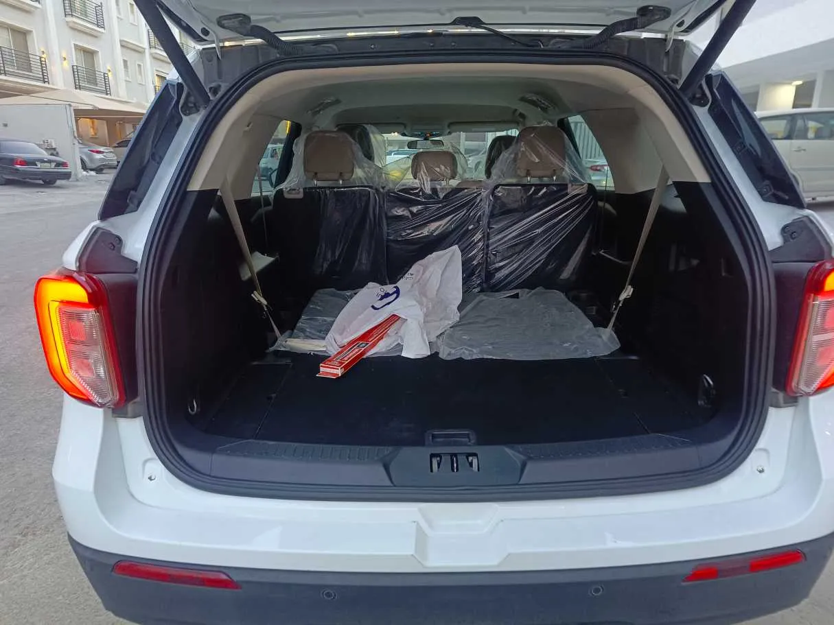 Car image 26