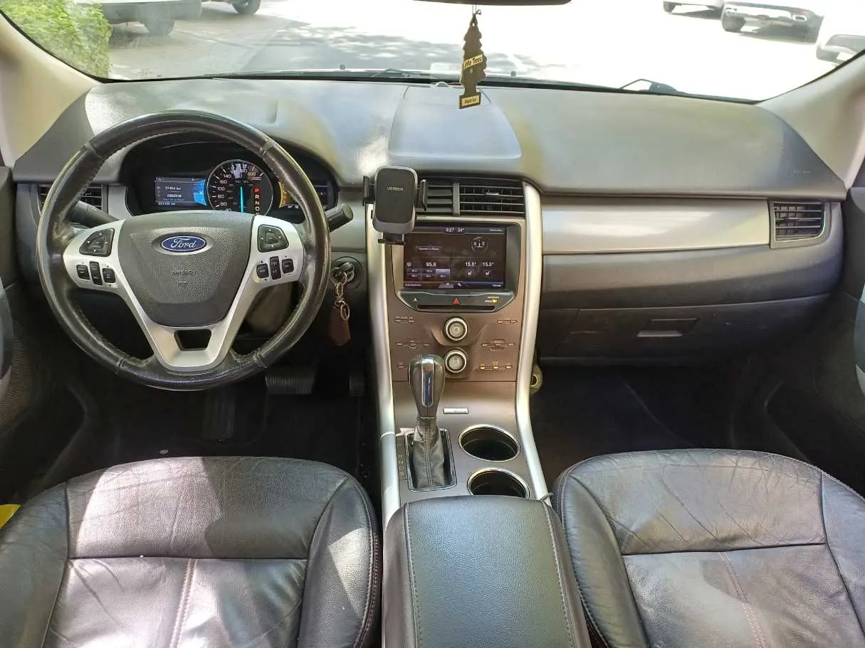 Car image 16