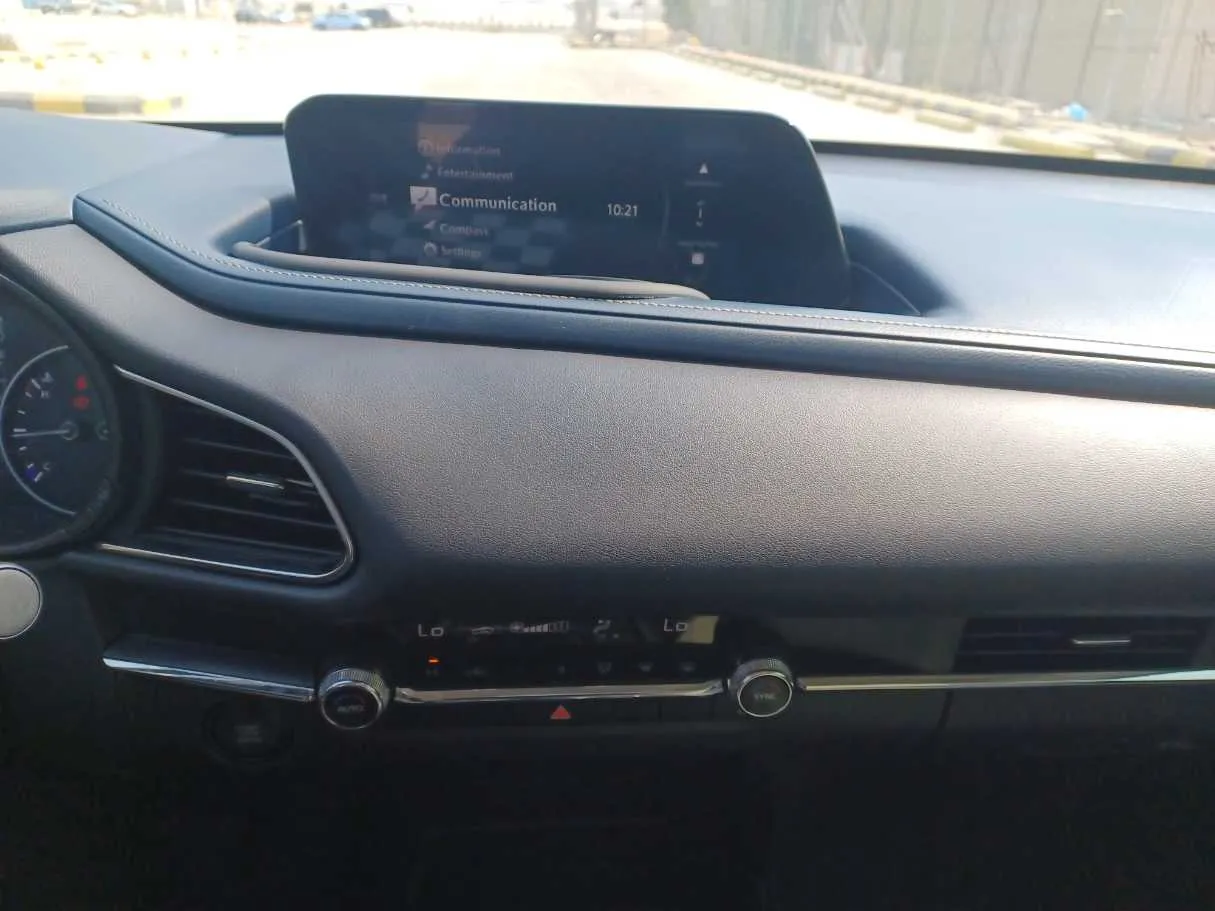 Car image 14