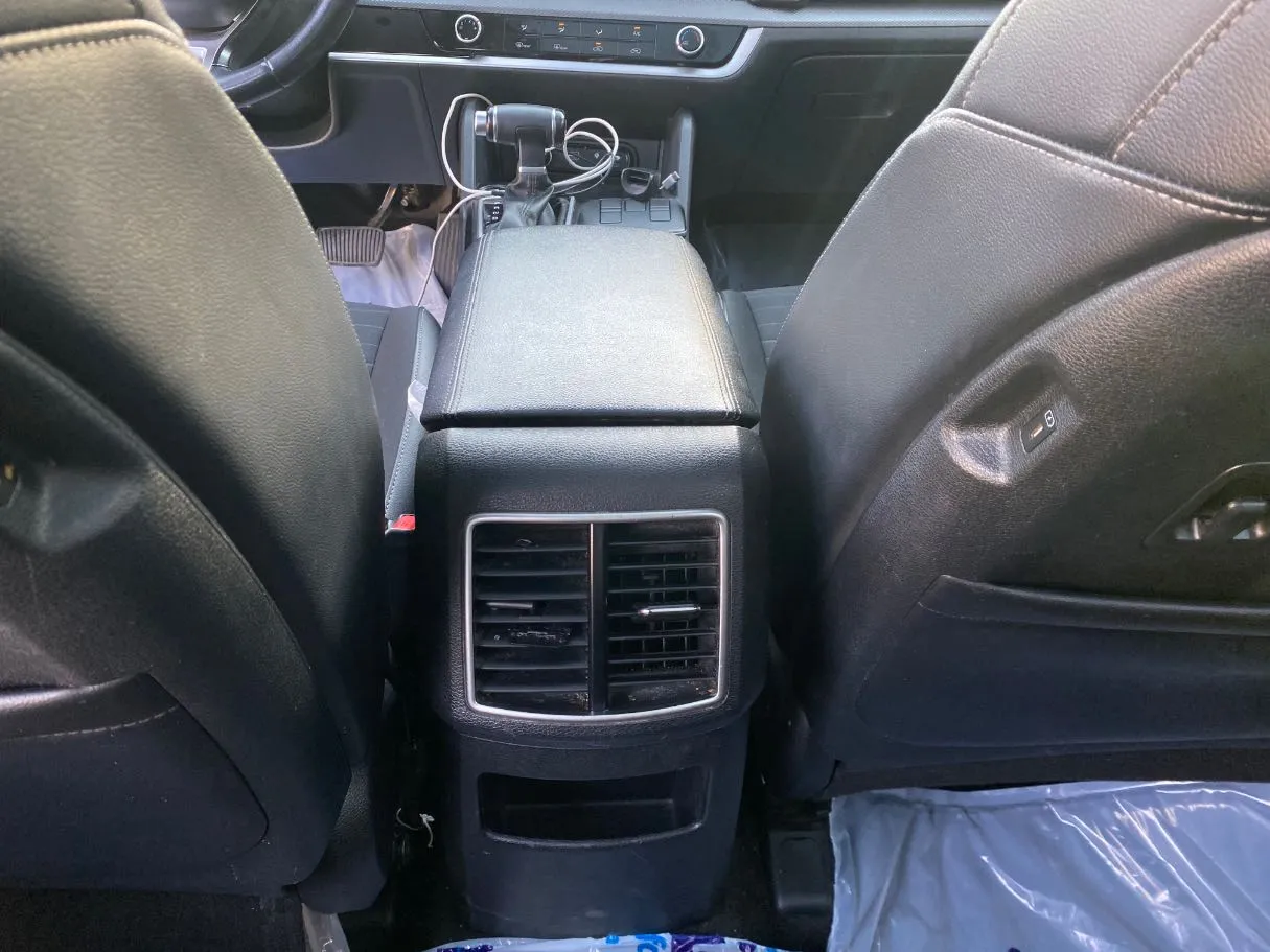 Car image 26