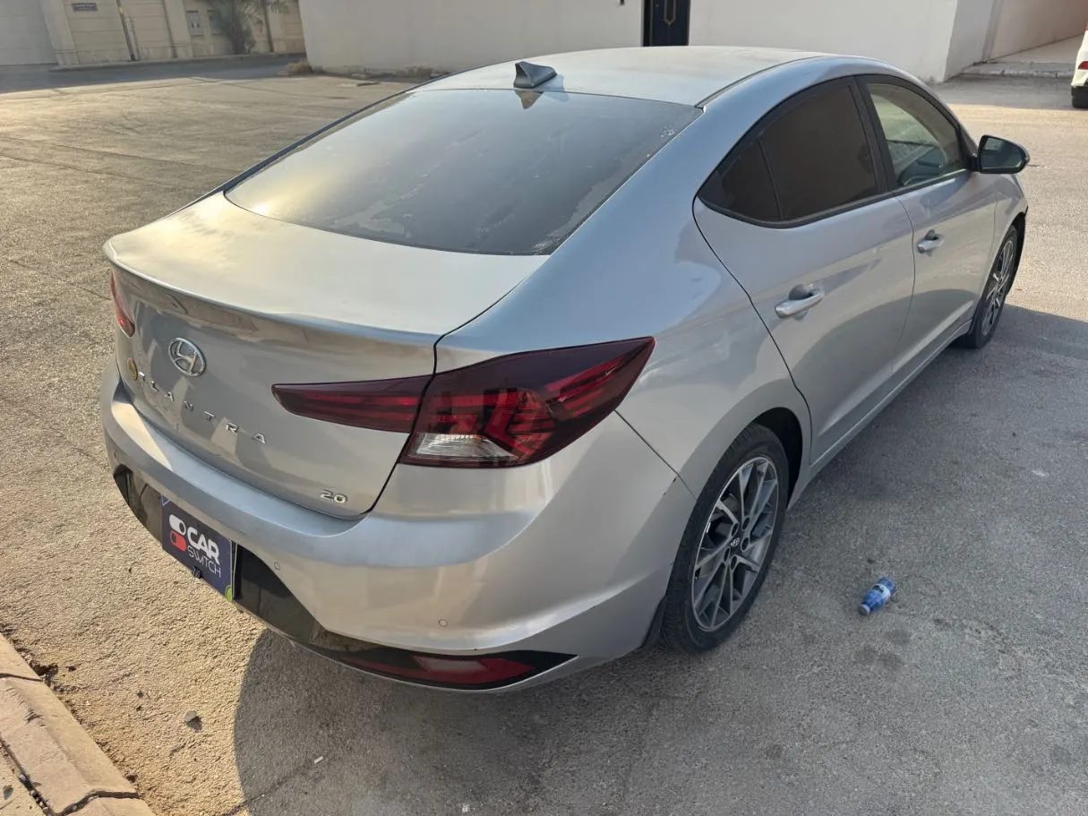 Car image 5