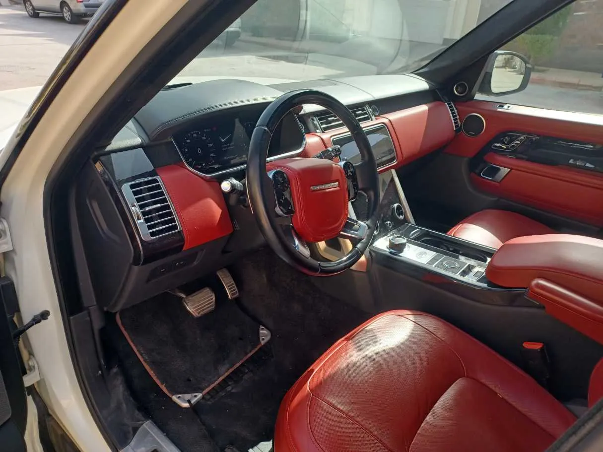 Car image 12