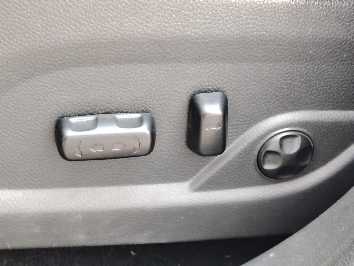 Car image 29
