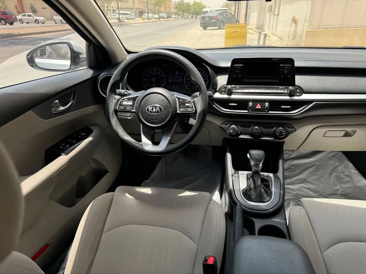 Car image 19