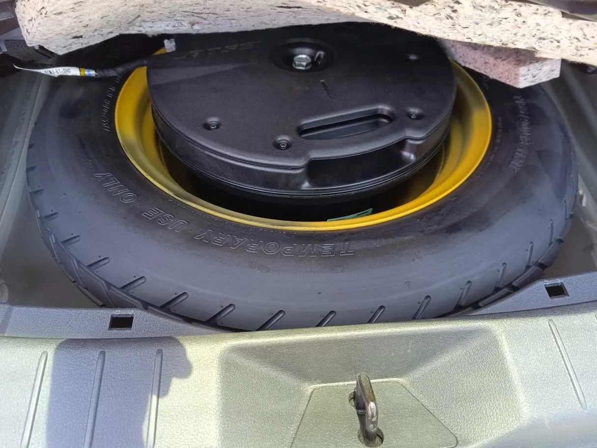 Car image 43