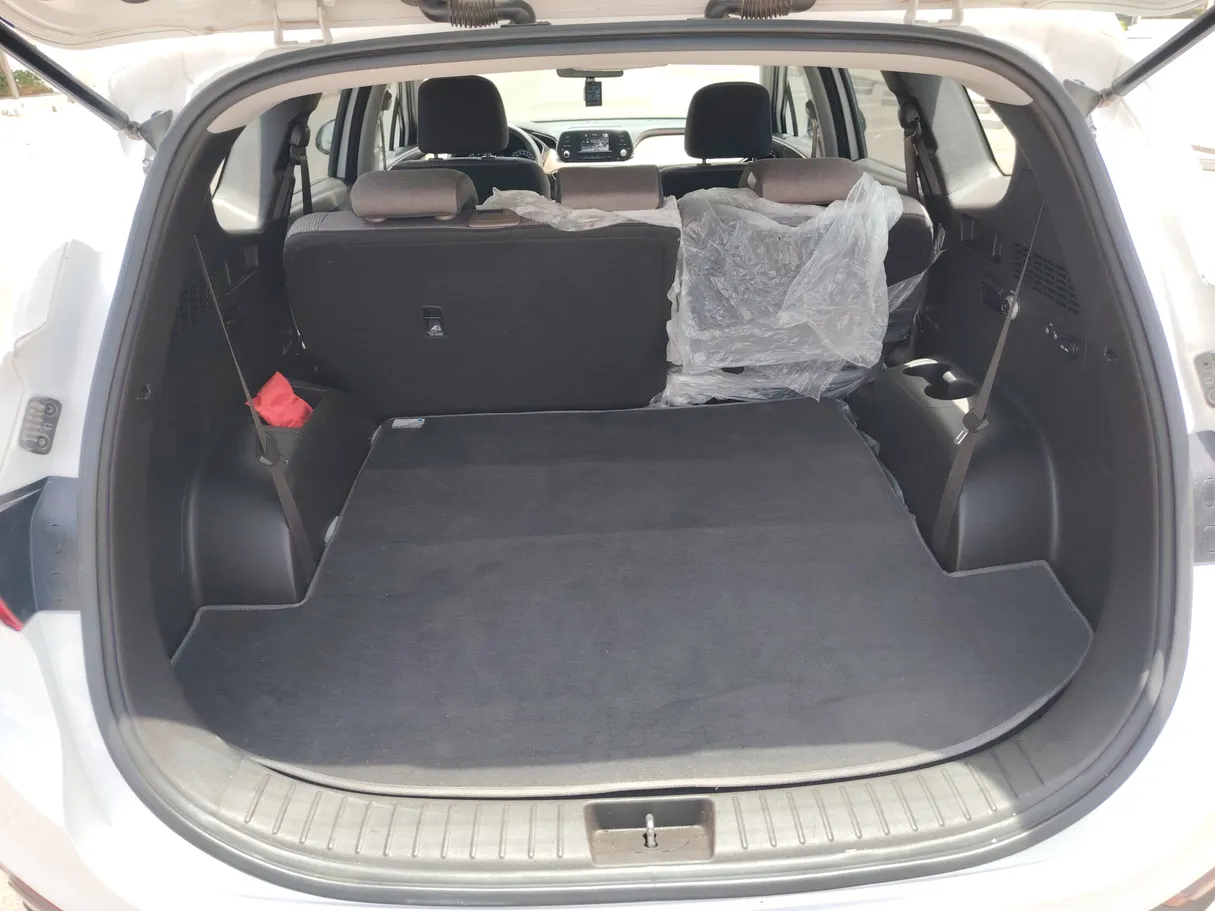 Car image 25