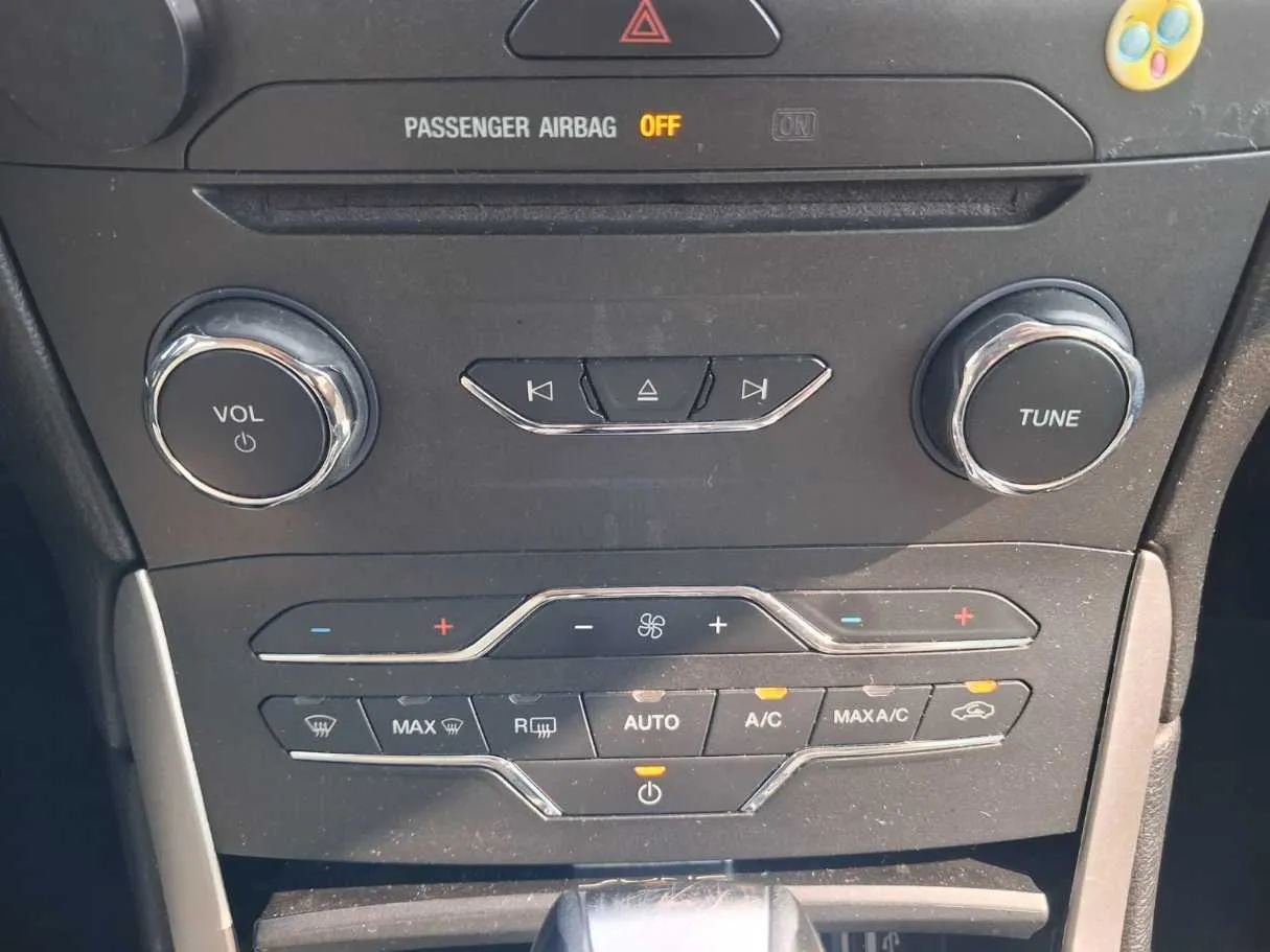 Car image 23