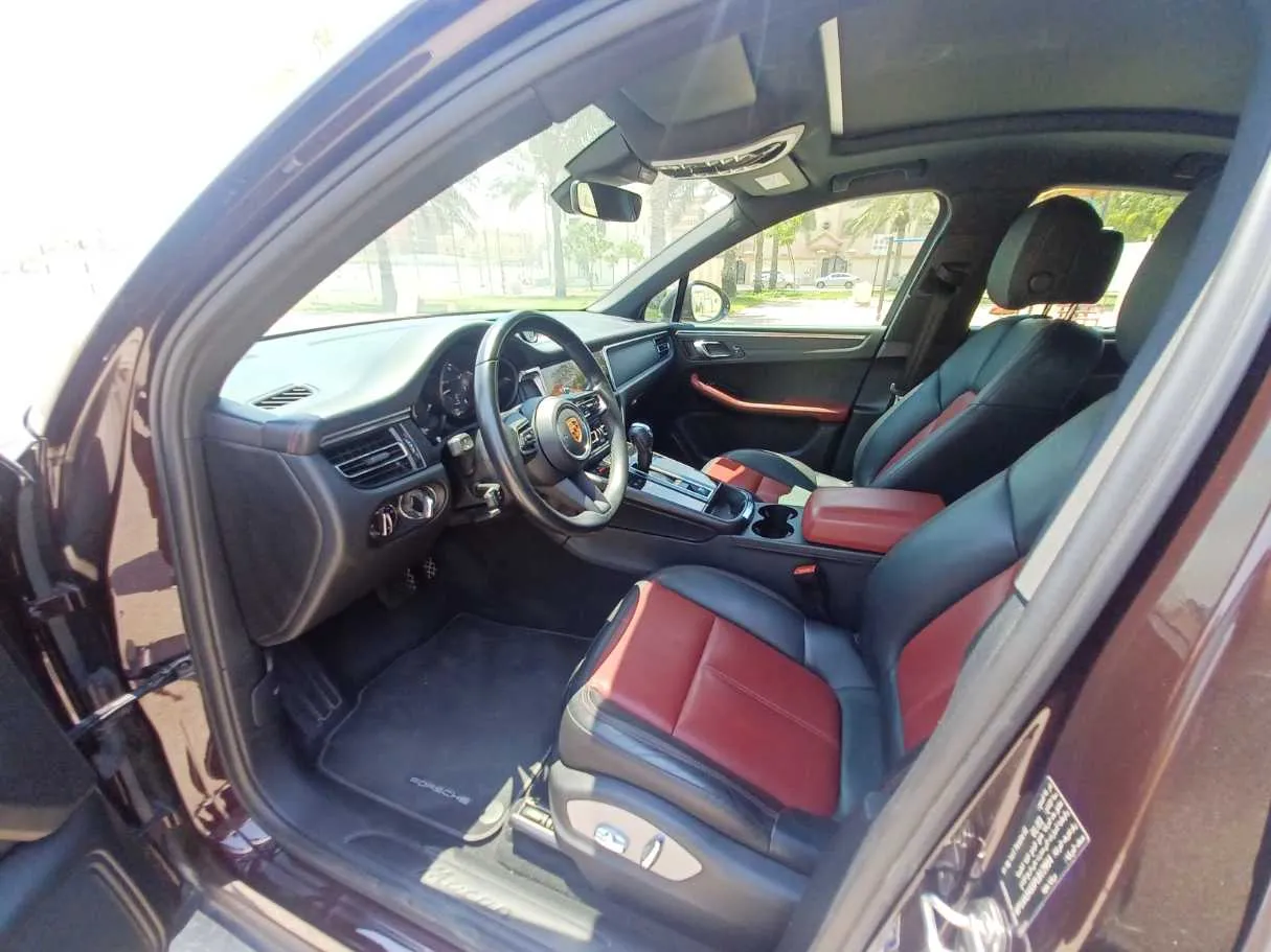 Car image 11