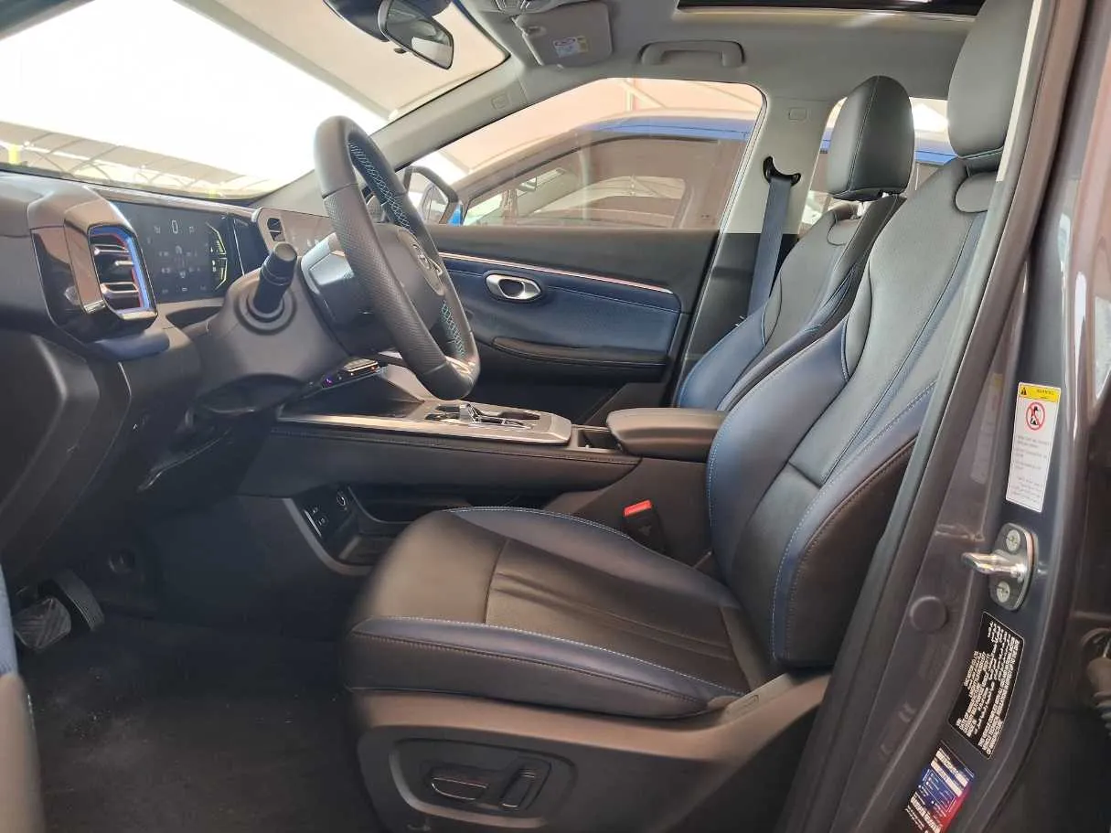 Car image 11