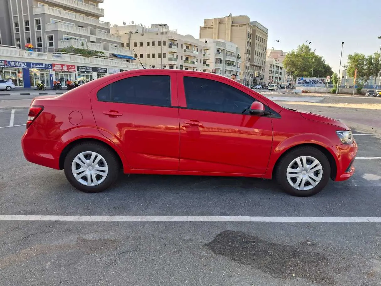 Car image 4