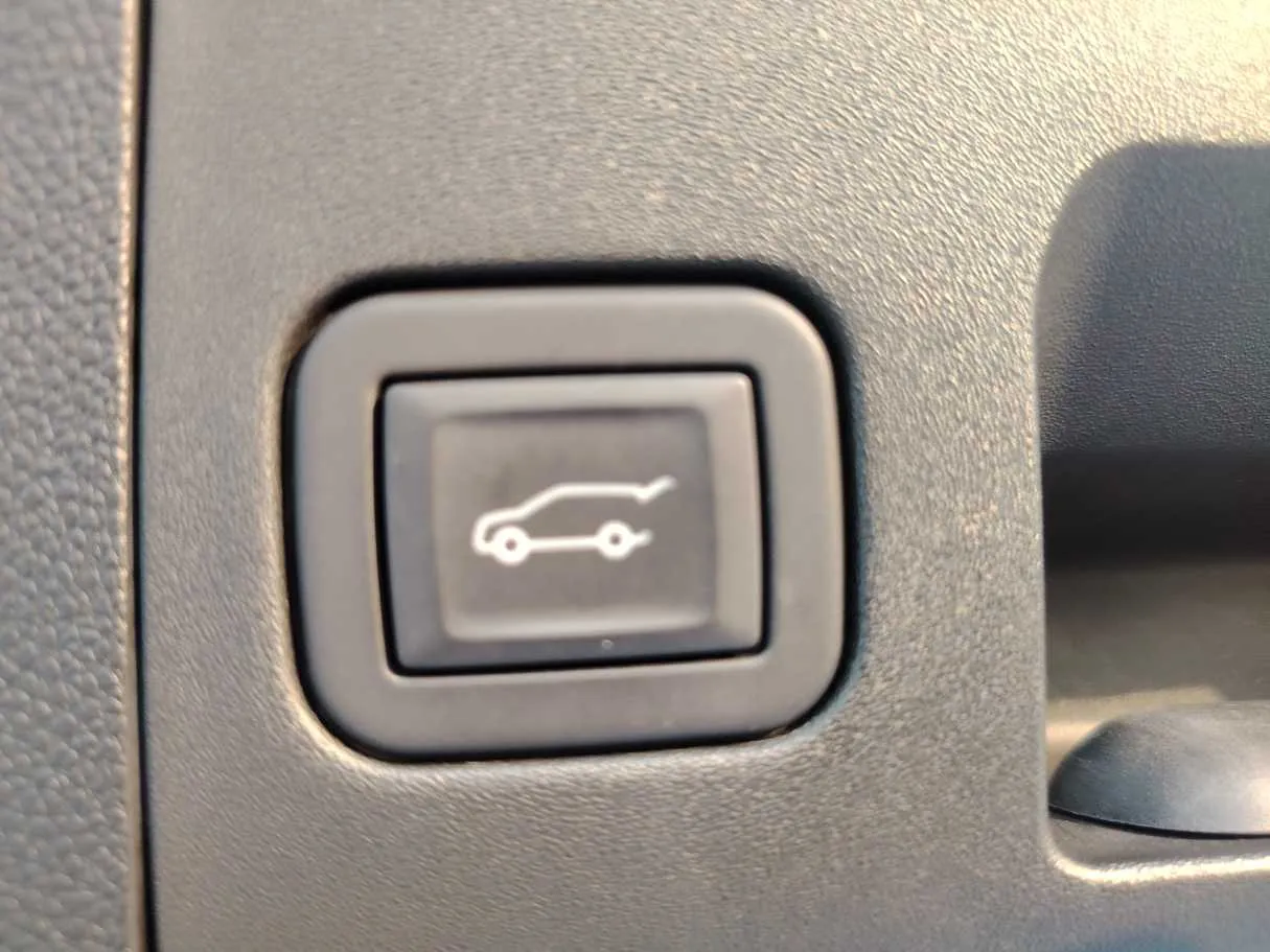 Car image 27
