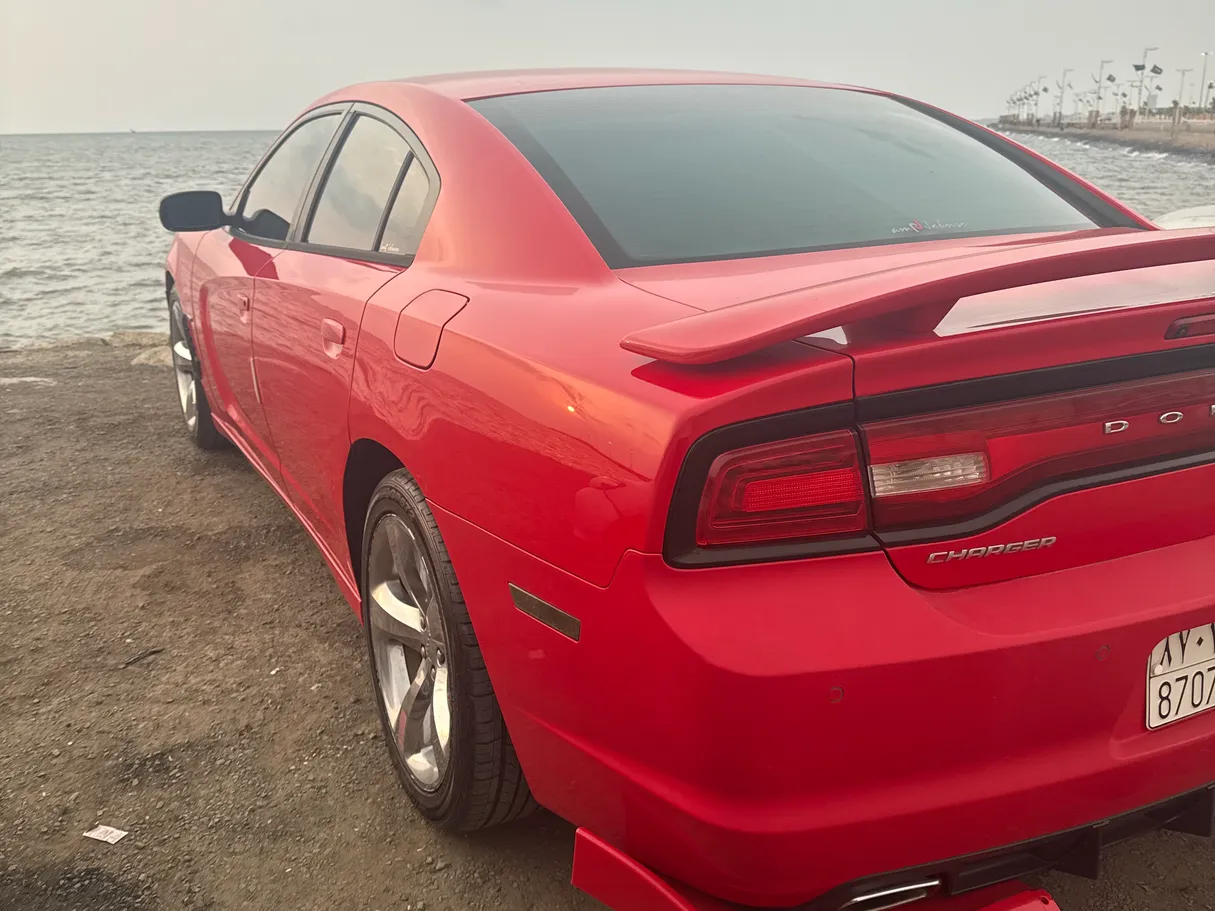 Car image 4