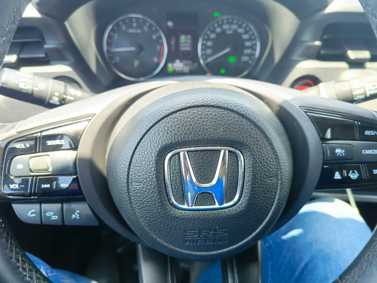 Car image 25