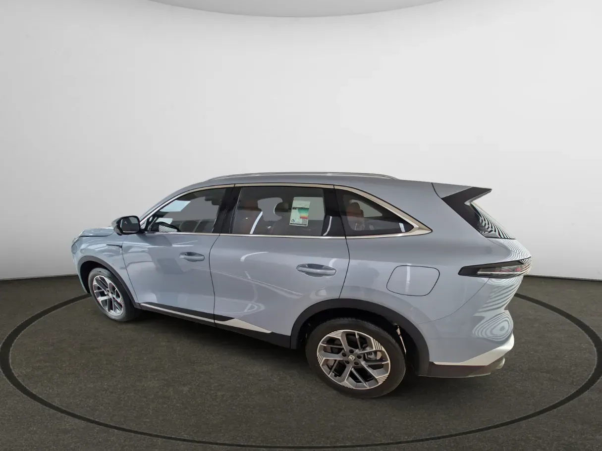 Car image 6