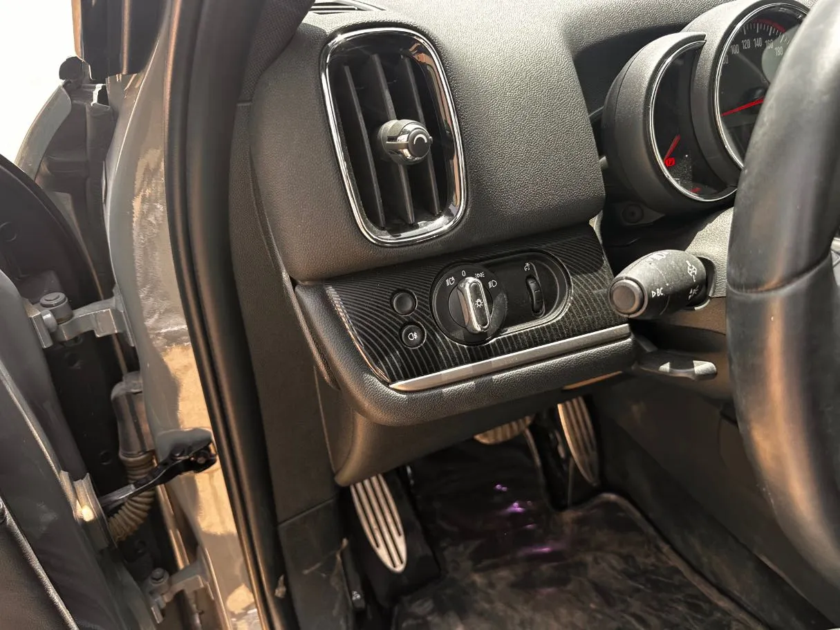 Car image 27