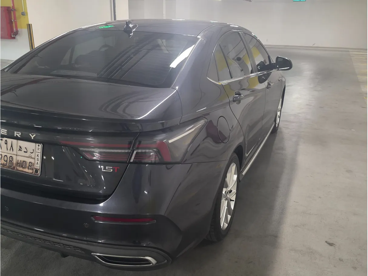 Car image 3