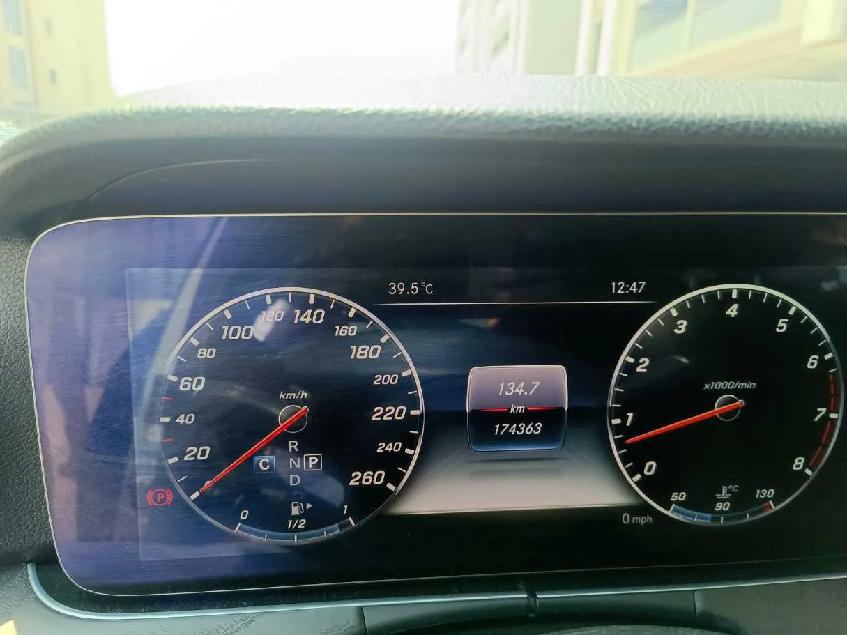 Car image 27