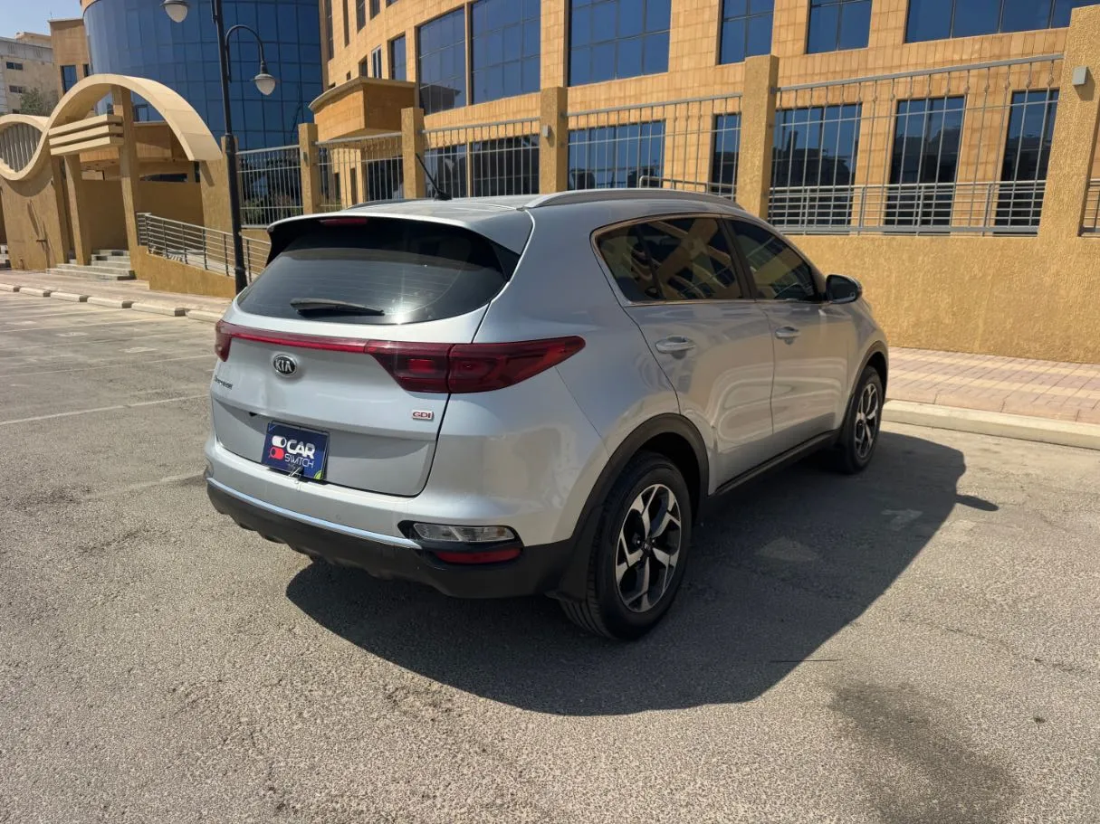 Car image 5