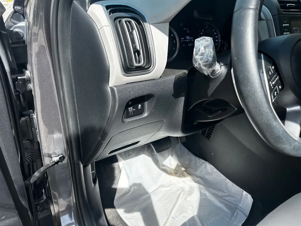 Car image 28