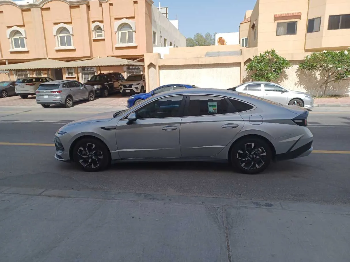 Car image 8