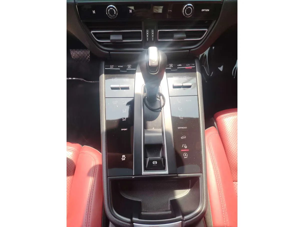 Car image 20