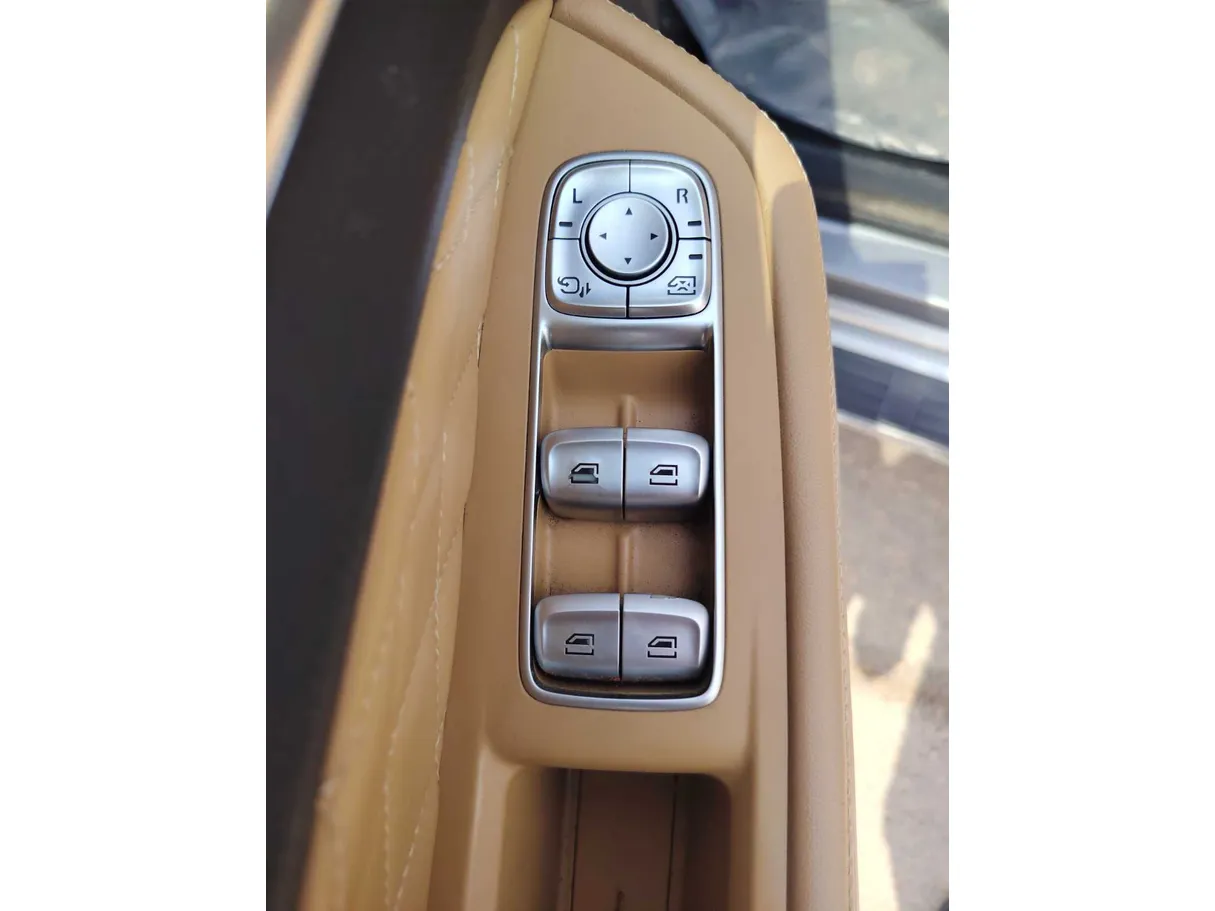 Car image 29