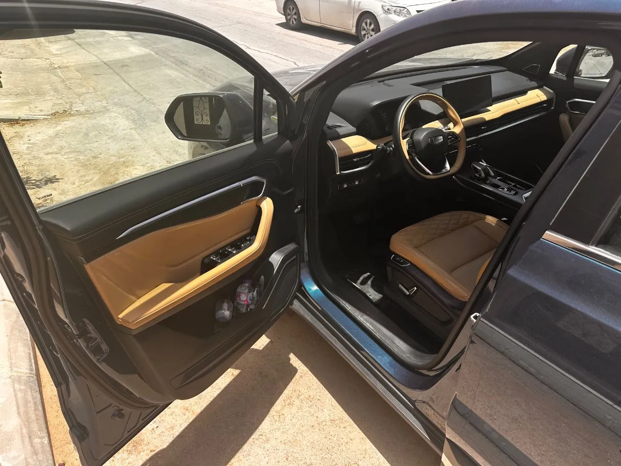 Car image 11