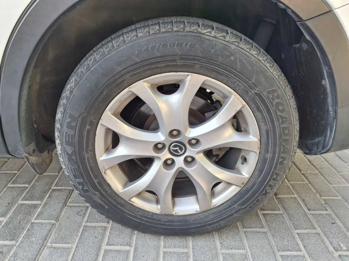 Car image 9