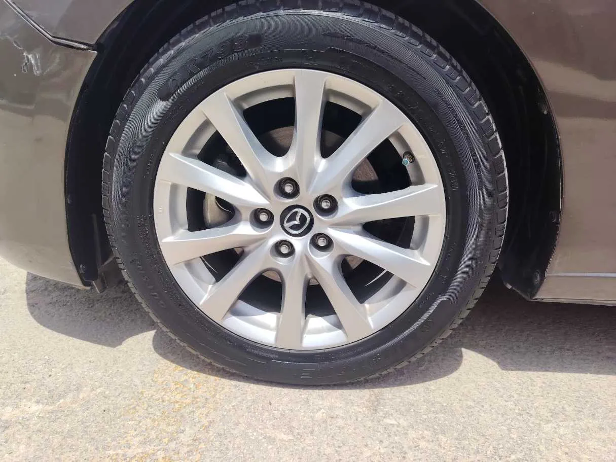 Car image 10