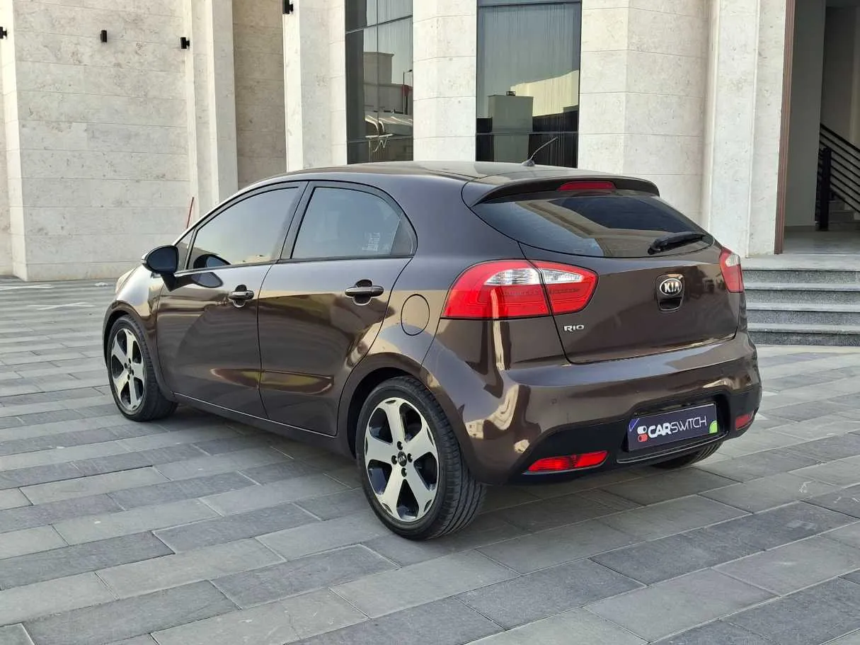 Car image 8