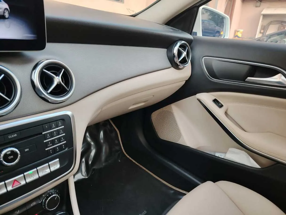 Car image 33