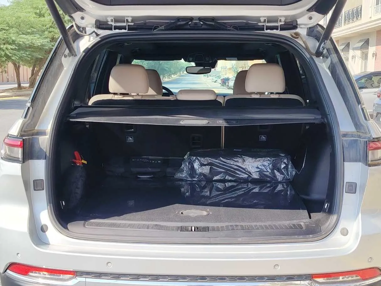 Car image 25